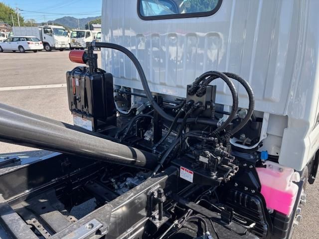 MITSUBISHI CANTER 2025 Image 31