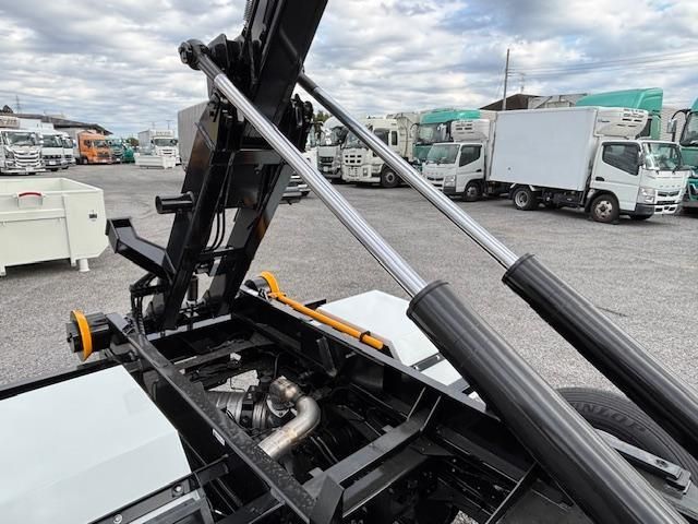 MITSUBISHI CANTER 2025 Image 31