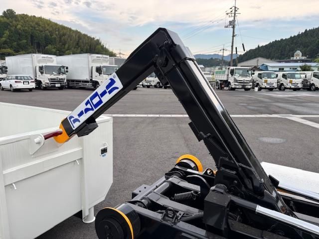 MITSUBISHI CANTER 2025 Image 31