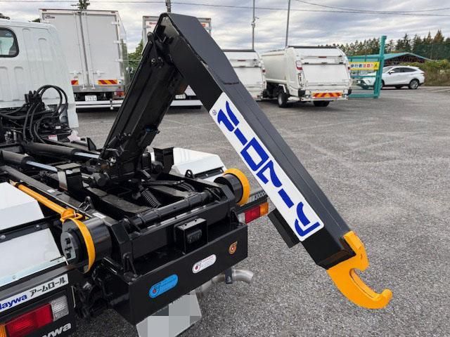 MITSUBISHI CANTER 2025 Image 31