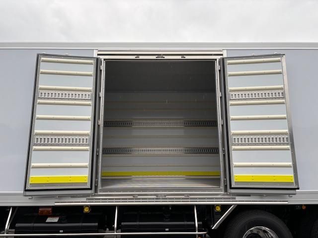 MITSUBISHI FUSOU SUPER GREAT 2025 Image 31