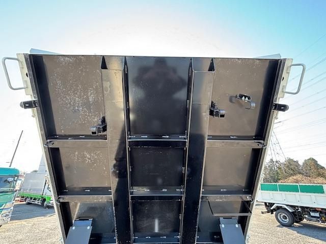 ISUZU ELF 2024 Image 31