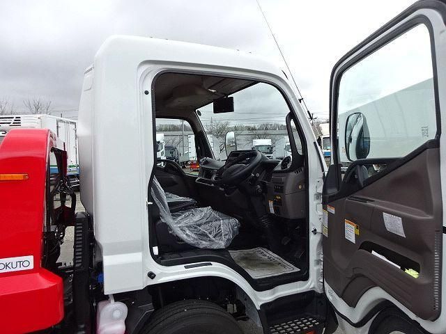 MITSUBISHI CANTER 2025 Image 31