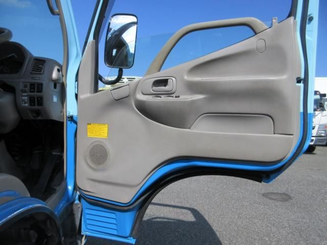 HINO DUTRO 2005 Image 31