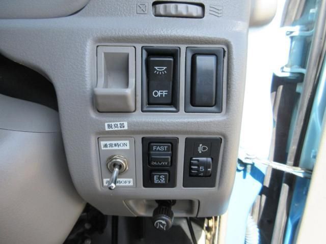 HINO DUTRO 2005 Image 31