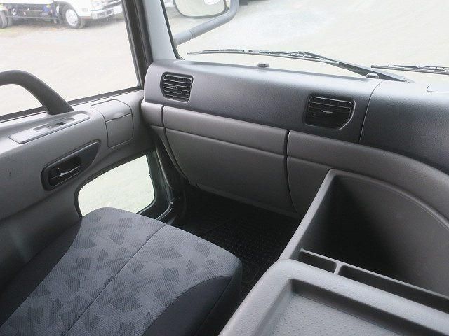 NISSAN DIESEL QUON 2013 Image 31