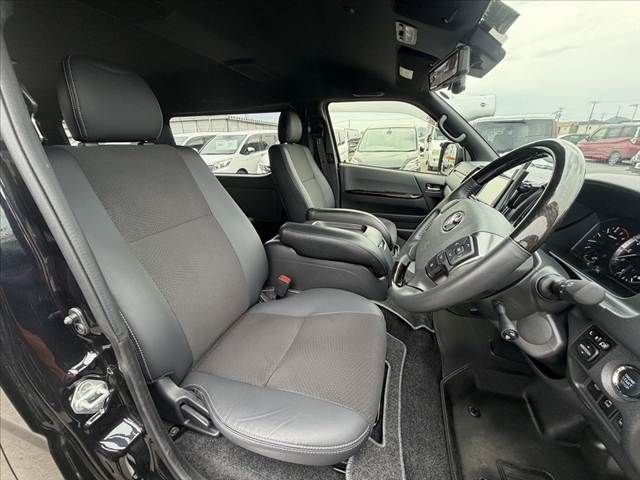 TOYOTA HIACE VAN 2WD 2023 Image 31
