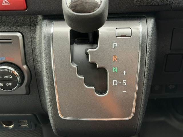 TOYOTA HIACE VAN 2WD 2023 Image 31