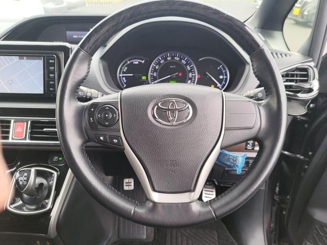 TOYOTA ESQUIRE HYBRID 2014 Image 31