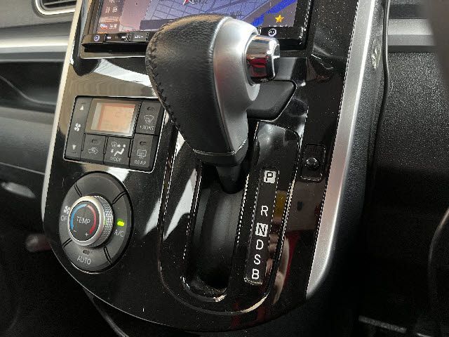 DAIHATSU TANTO CUSTOM 4WD 2017 Image 31