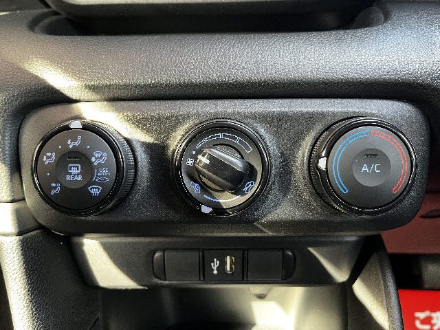 TOYOTA YARIS 2022 Image 31