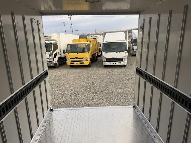 MITSUBISHI CANTER 2017 Image 31