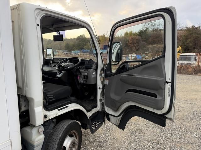 MITSUBISHI CANTER 2017 Image 31