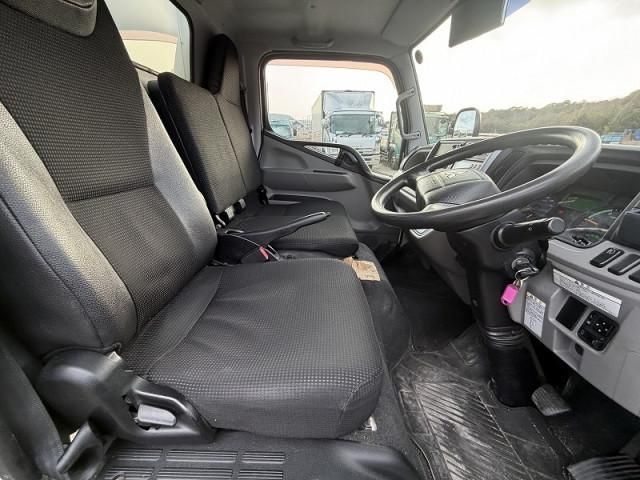 MITSUBISHI CANTER 2017 Image 31