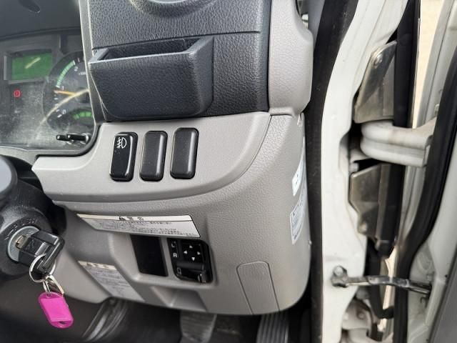 MITSUBISHI CANTER 2017 Image 31