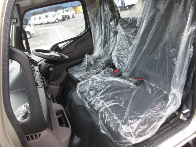 MITSUBISHI CANTER 2025 Image 31