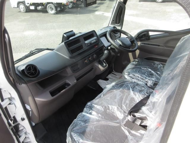 MITSUBISHI CANTER 2025 Image 31