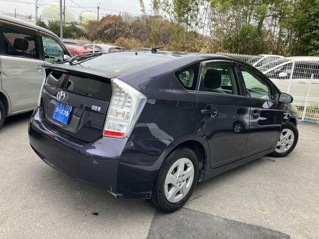 TOYOTA PRIUS 2011 Image 31