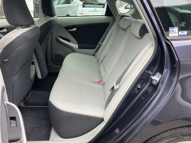 TOYOTA PRIUS 2011 Image 31