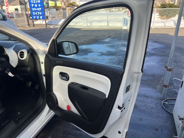 RENAULT TWINGO 2019 Image 31