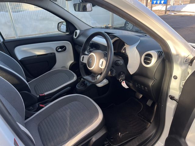 RENAULT TWINGO 2019 Image 31