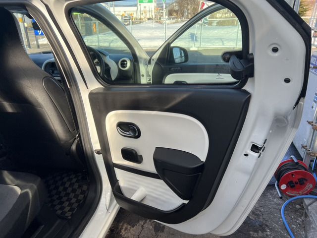 RENAULT TWINGO 2019 Image 31