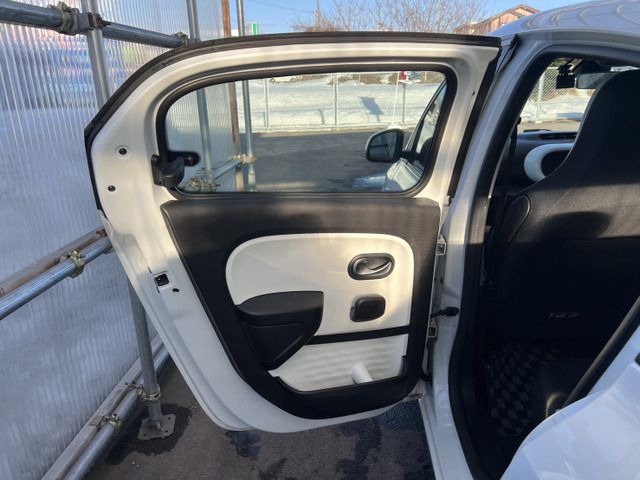 RENAULT TWINGO 2019 Image 31