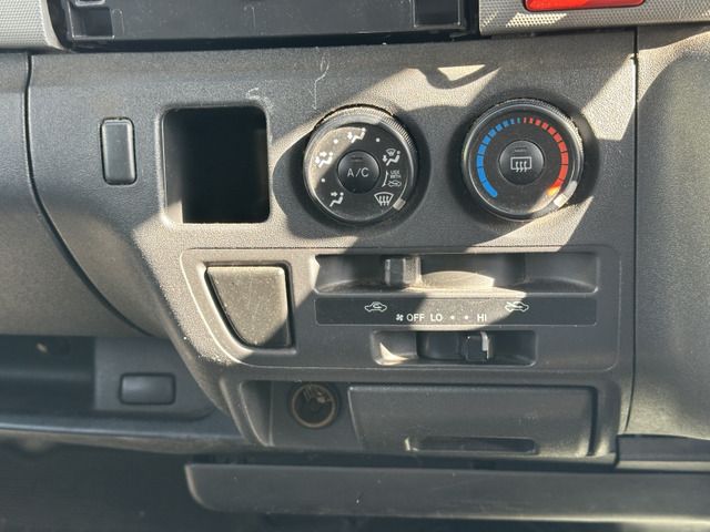 TOYOTA HIACE VAN 2WD 2009 Image 31