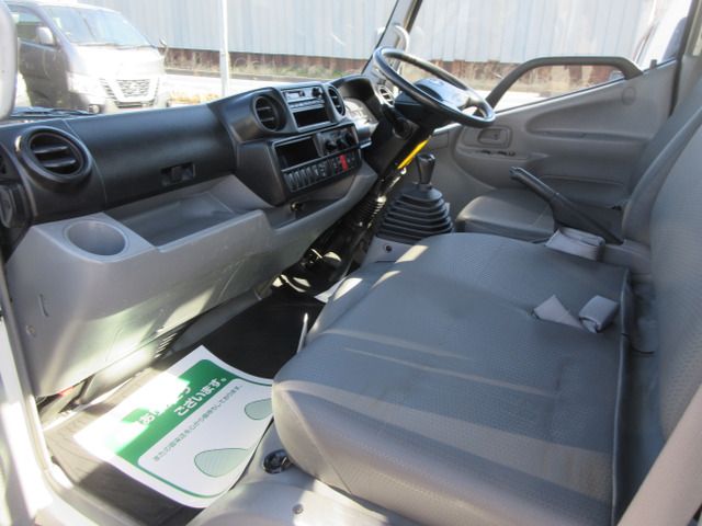 HINO DUTRO 2013 Image 31