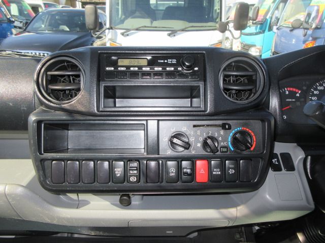 HINO DUTRO 2013 Image 31