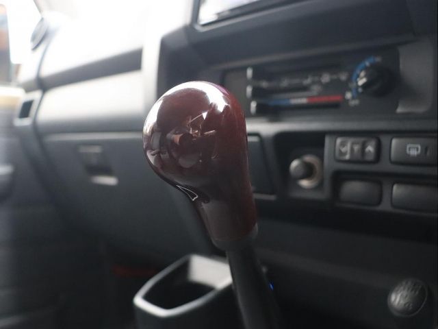 TOYOTA LANDCRUISER VAN 2015 Image 31