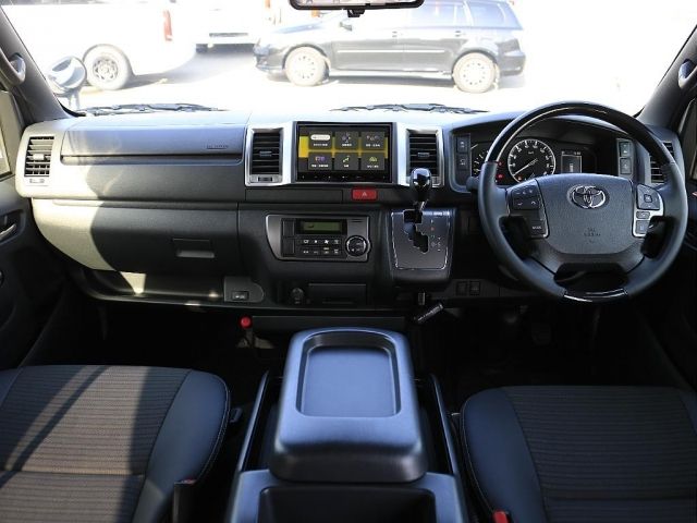 TOYOTA HIACE VAN 4WD 2025 Image 31