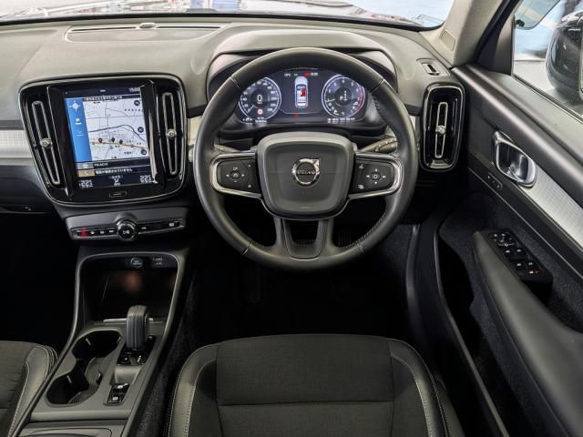 VOLVO XC40 2018 Image 31