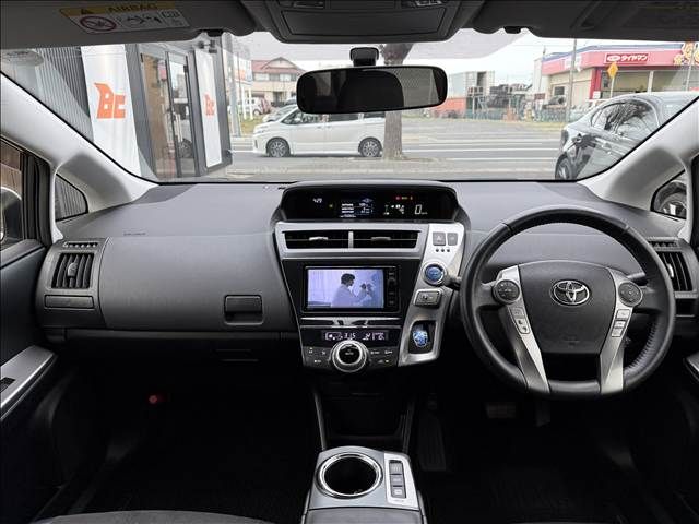 TOYOTA PRIUS ALPHA 2015 Image 31