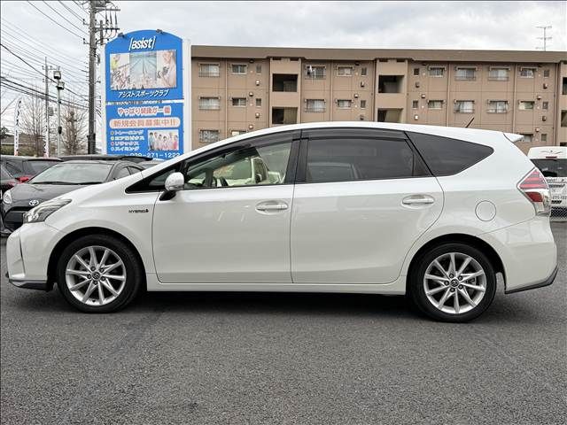 TOYOTA PRIUS ALPHA 2015 Image 31