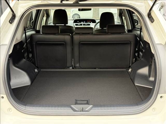 TOYOTA PRIUS ALPHA 2015 Image 31