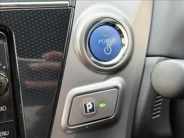 TOYOTA PRIUS ALPHA 2015 Image 31