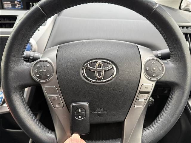 TOYOTA PRIUS ALPHA 2015 Image 31