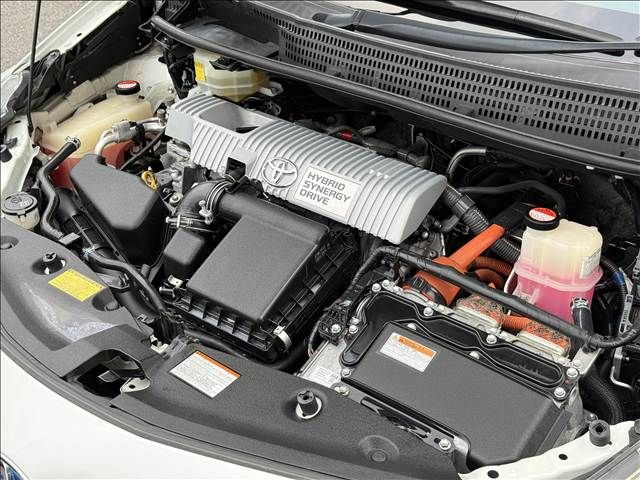 TOYOTA PRIUS ALPHA 2015 Image 31