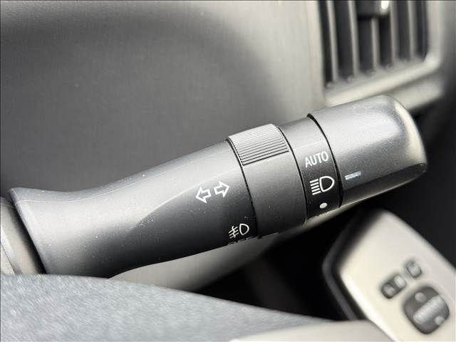 TOYOTA PRIUS ALPHA 2015 Image 31