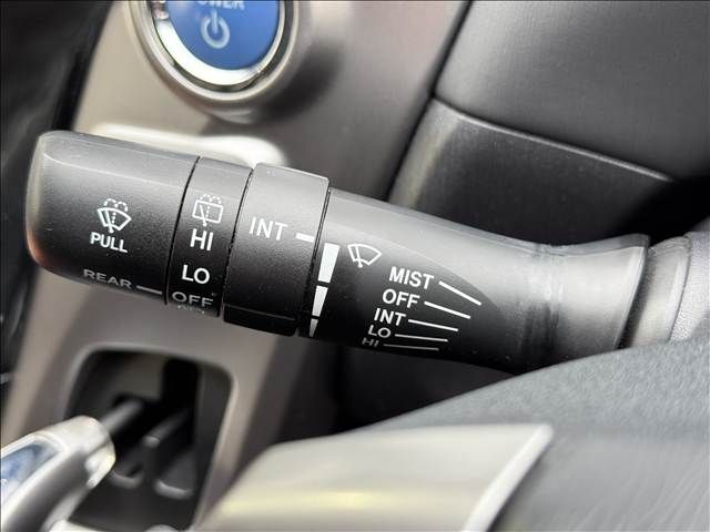 TOYOTA PRIUS ALPHA 2015 Image 31