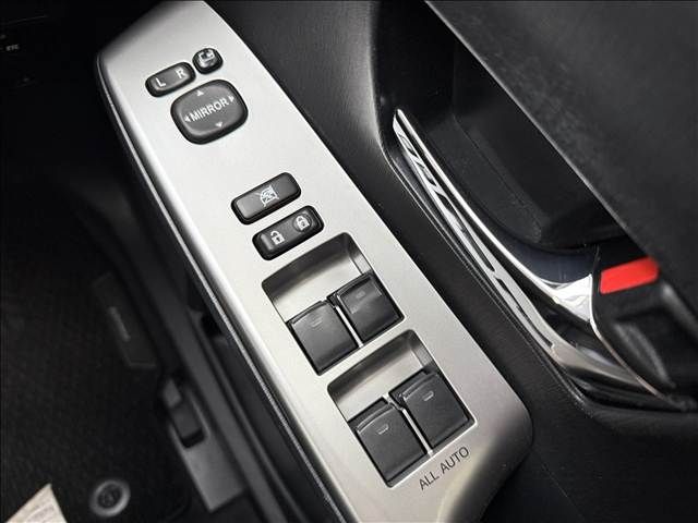 TOYOTA PRIUS ALPHA 2015 Image 31