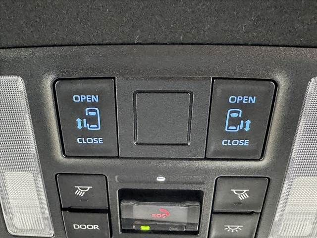 TOYOTA VOXY HYBRID 2022 Image 31