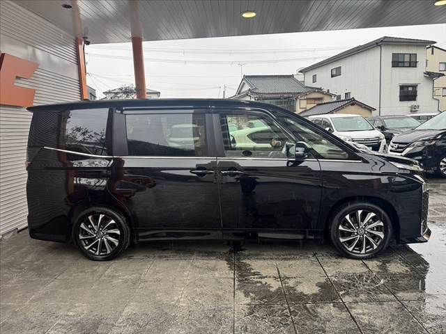 TOYOTA VOXY HYBRID 2022 Image 31