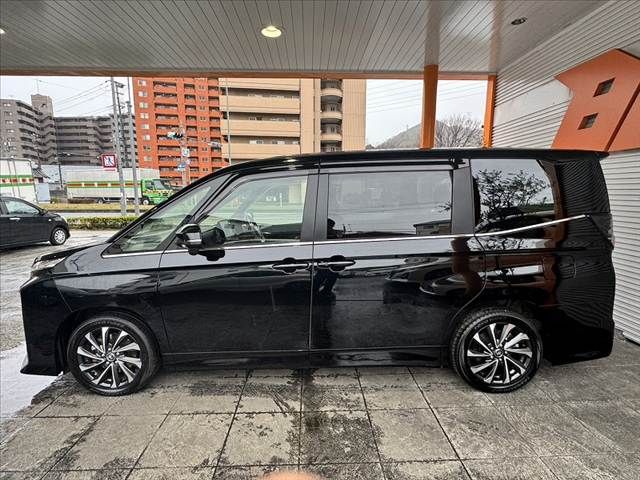 TOYOTA VOXY HYBRID 2022 Image 31