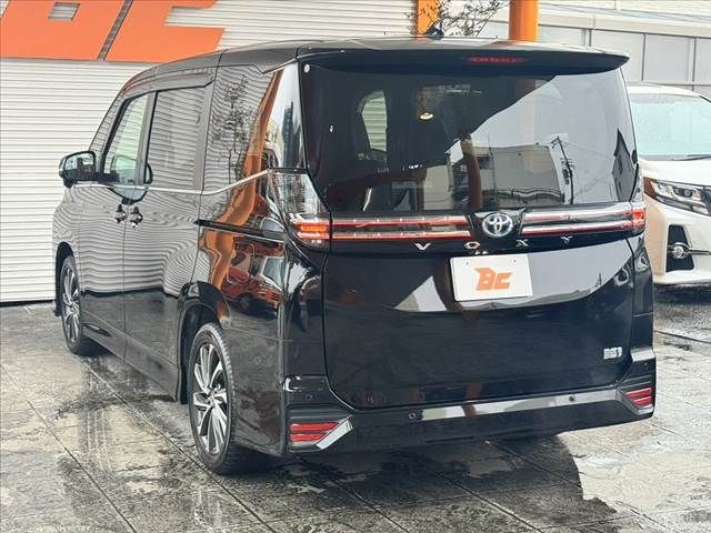 TOYOTA VOXY HYBRID 2022 Image 31