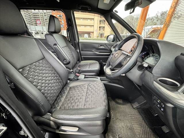 TOYOTA VOXY HYBRID 2022 Image 31