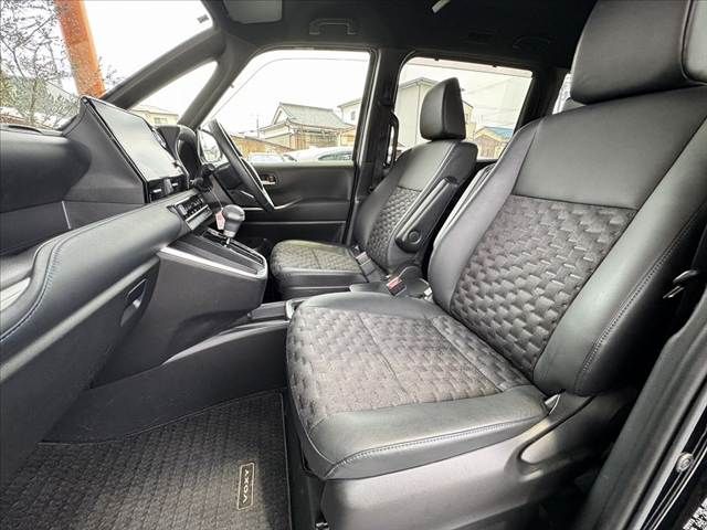 TOYOTA VOXY HYBRID 2022 Image 31