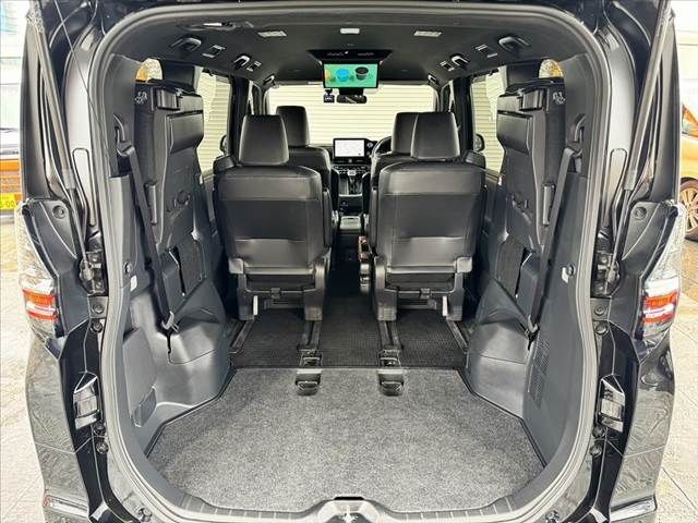 TOYOTA VOXY HYBRID 2022 Image 31