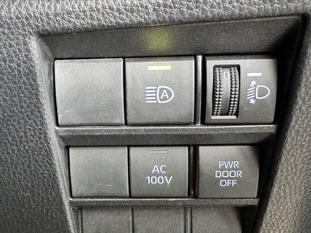 TOYOTA VOXY HYBRID 2022 Image 31